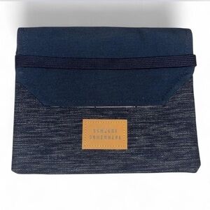 Sale❤️2/$20 Delta Toiletry Pouch in Navy with Tan Accent